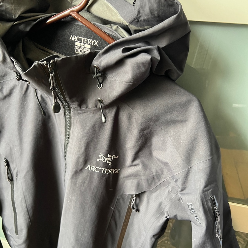 Arc'teryx Beta AR Black Raincoat - Picture 2 of 16